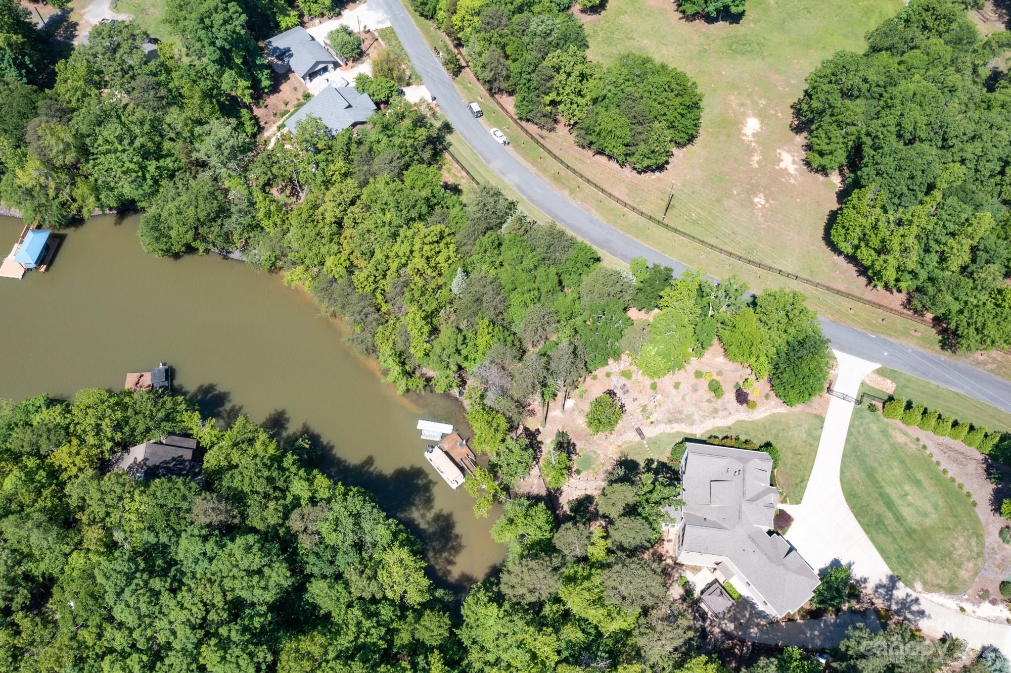 The Palisades - Land