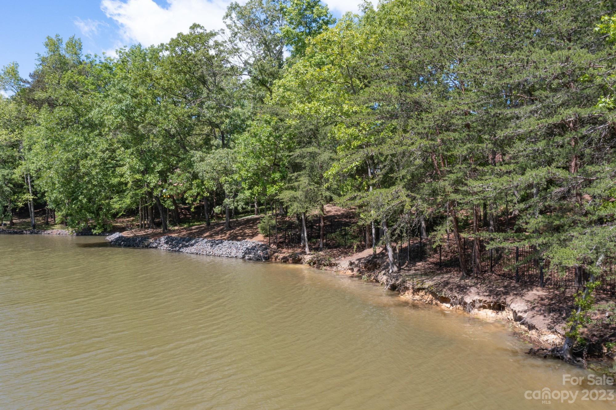 The Palisades - Land