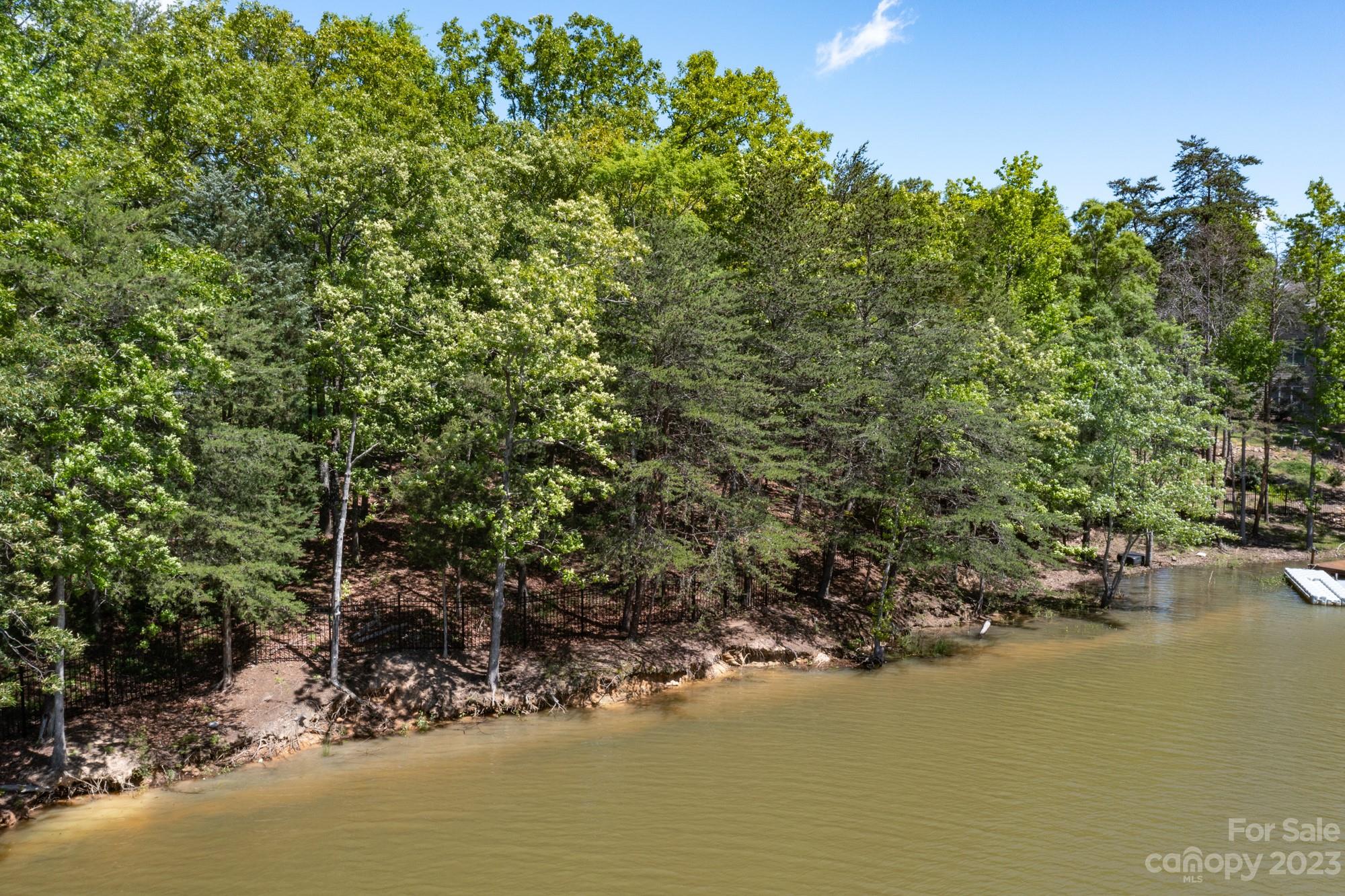 The Palisades - Land