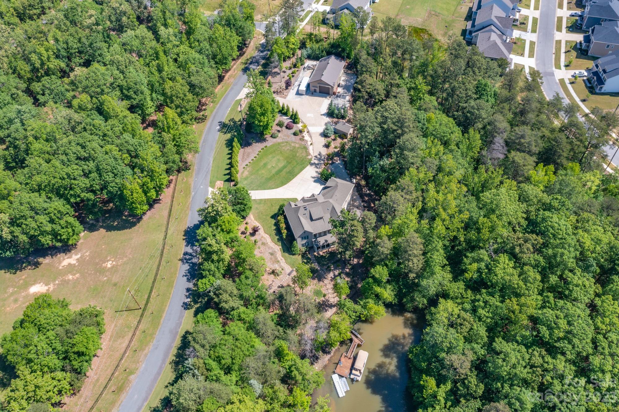 The Palisades - Land