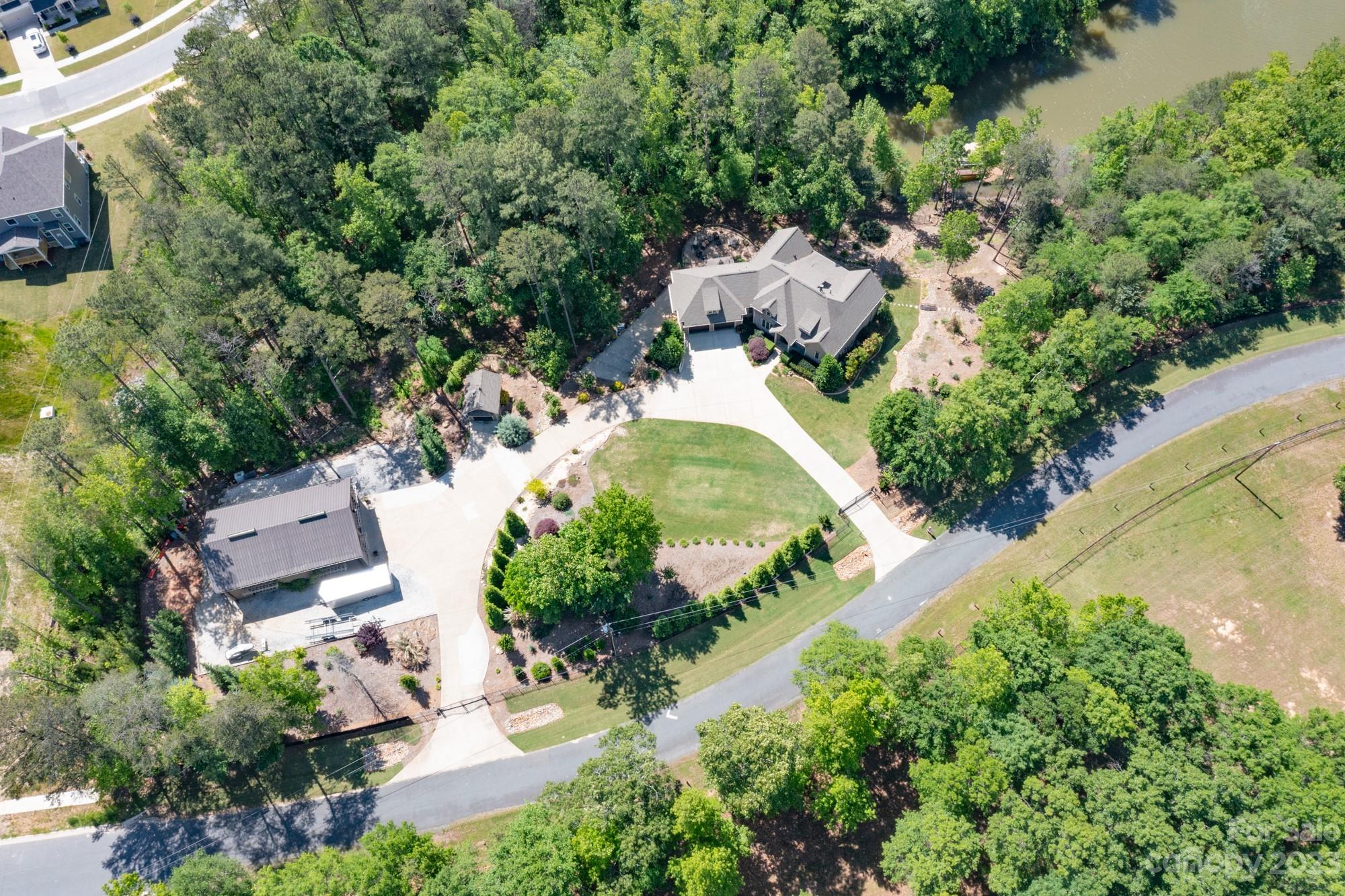 The Palisades - Land