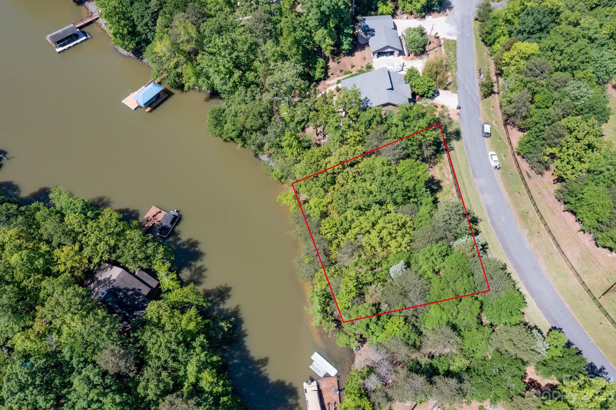 The Palisades - Land