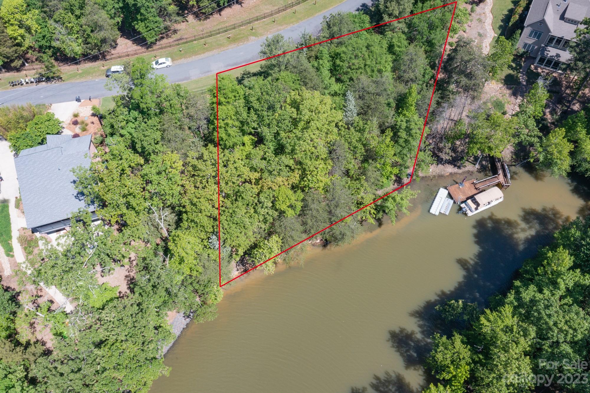 The Palisades - Land