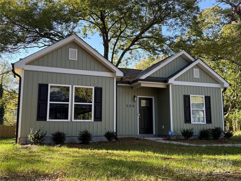 Photo of 508 Clegg Street, Shelby, NC 28150 (MLS # 4315771) Photo of 508 Clegg Street, Shelby, NC 28150 (MLS # 4315771)