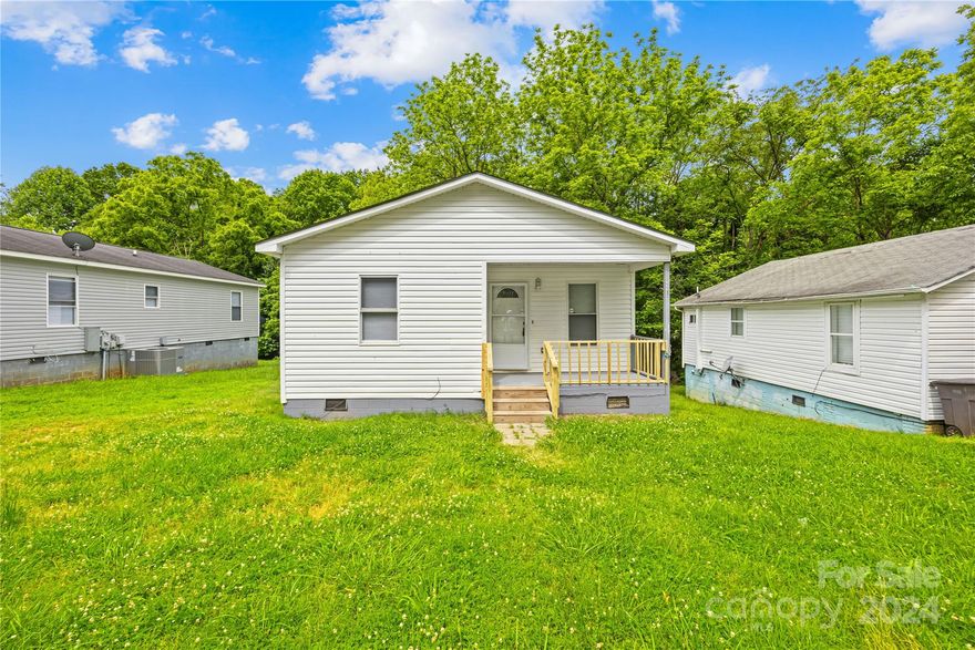 Investor Special! Selling two cash flowing properties next to one another! 1110 and 1114 8th st. Priced to sell. 
Property to be sold as-is . Recently renovated in 2023. Consistently rented in a high demand area close to downtown Statesville. Both properties are available for sale. Seller will not be making repairs before sale. Contact listing agent to book a showing. Do Not Disturb tenants!