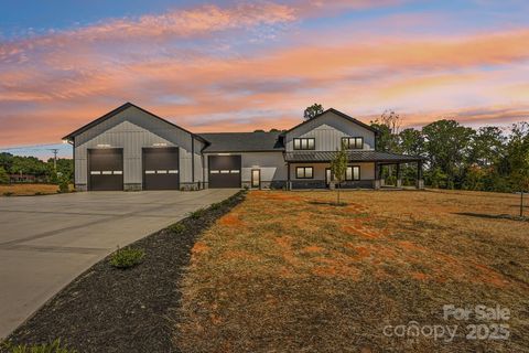 Photo of 109 Winners Circle, Mooresville, NC 28117 (MLS # 4302162)