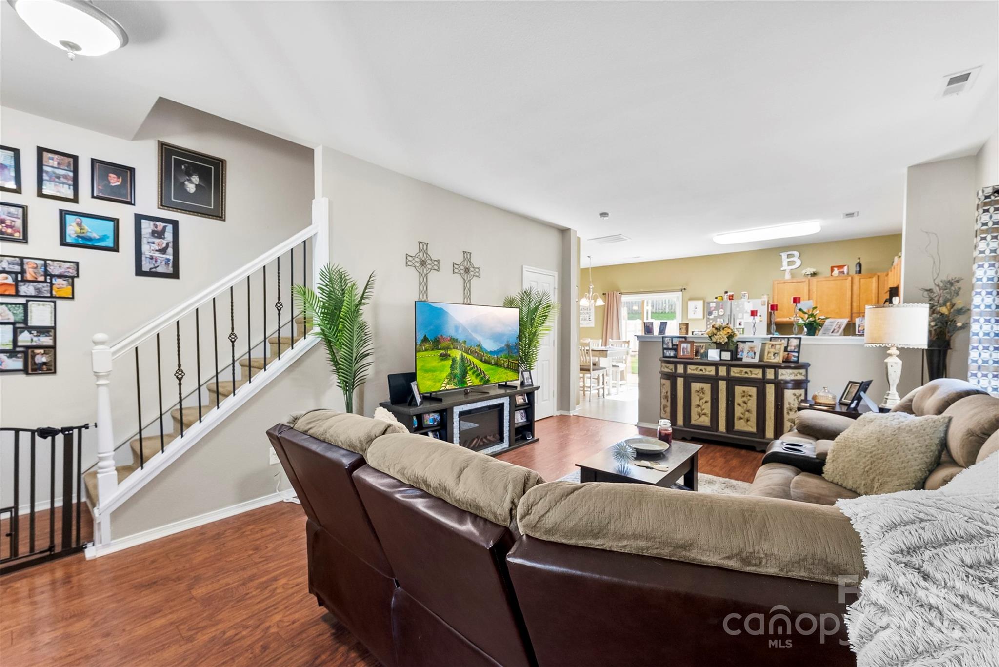 924 Willow Creek Drive