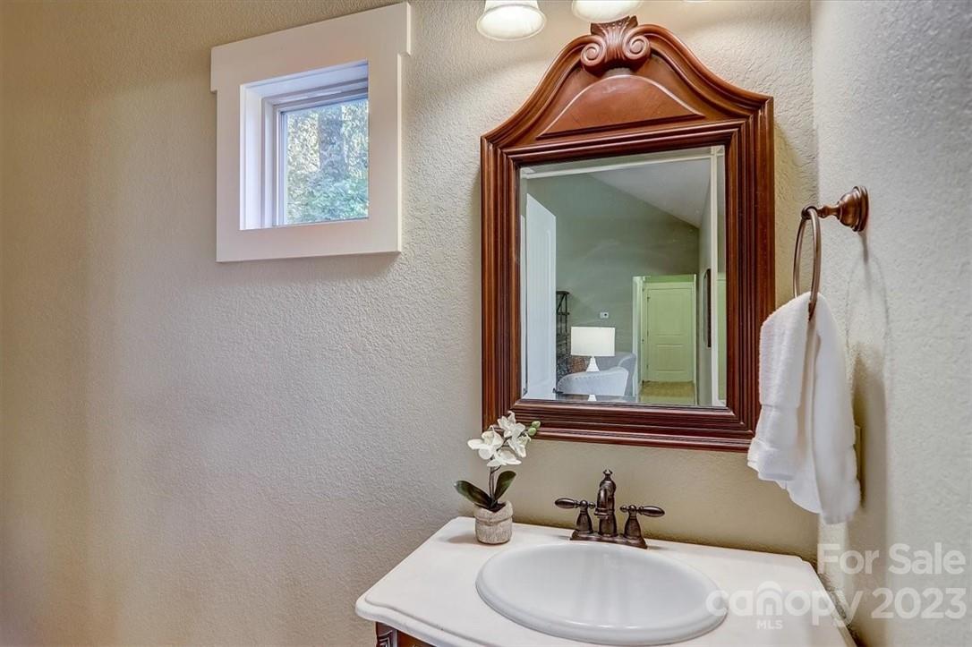 Crest Mountain - Residential