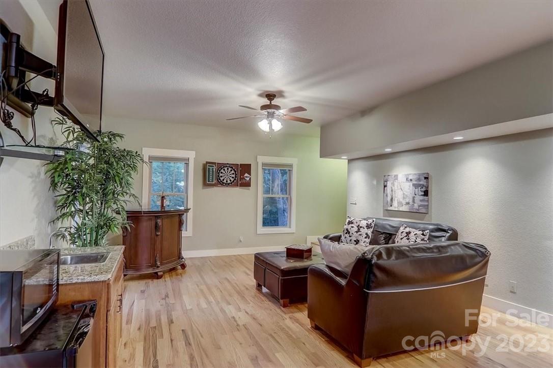 Crest Mountain - Residential