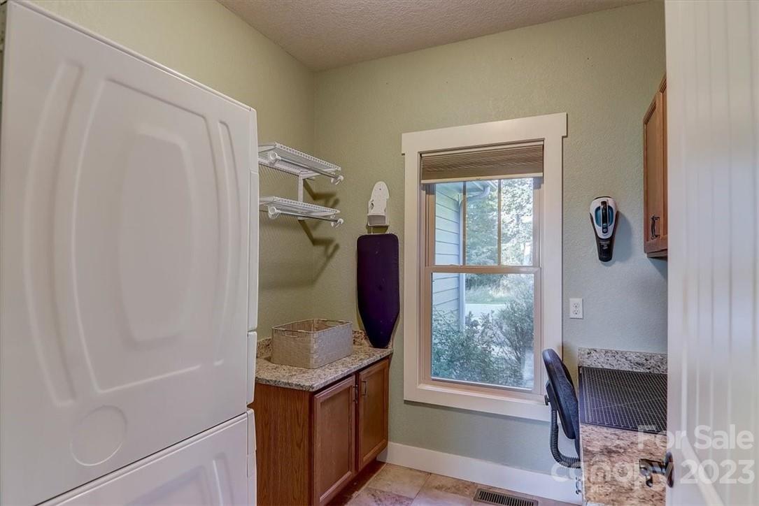 Crest Mountain - Residential