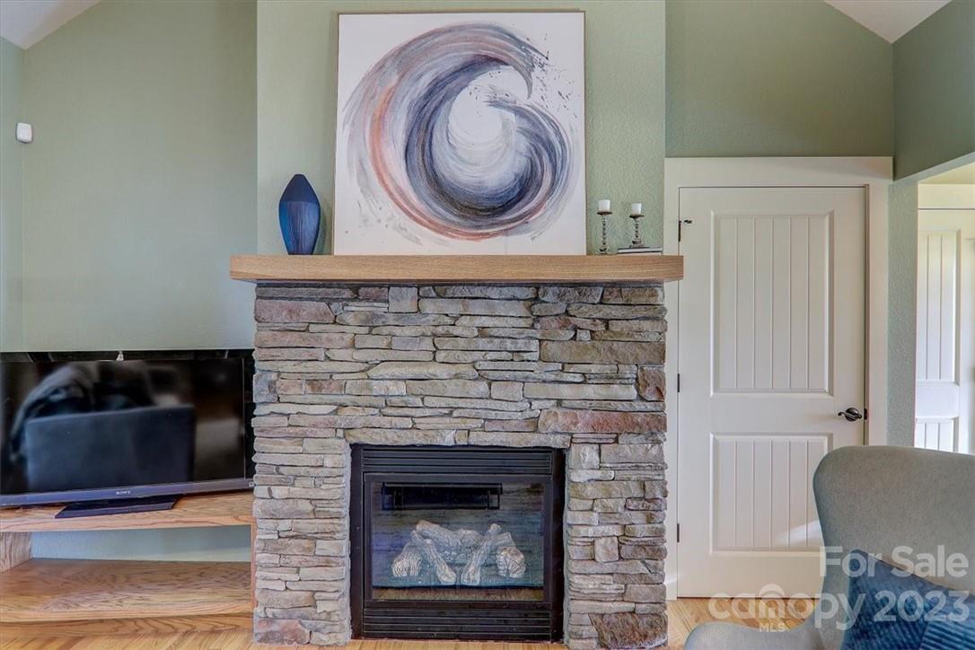 Crest Mountain - Residential