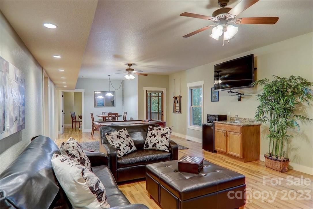 Crest Mountain - Residential