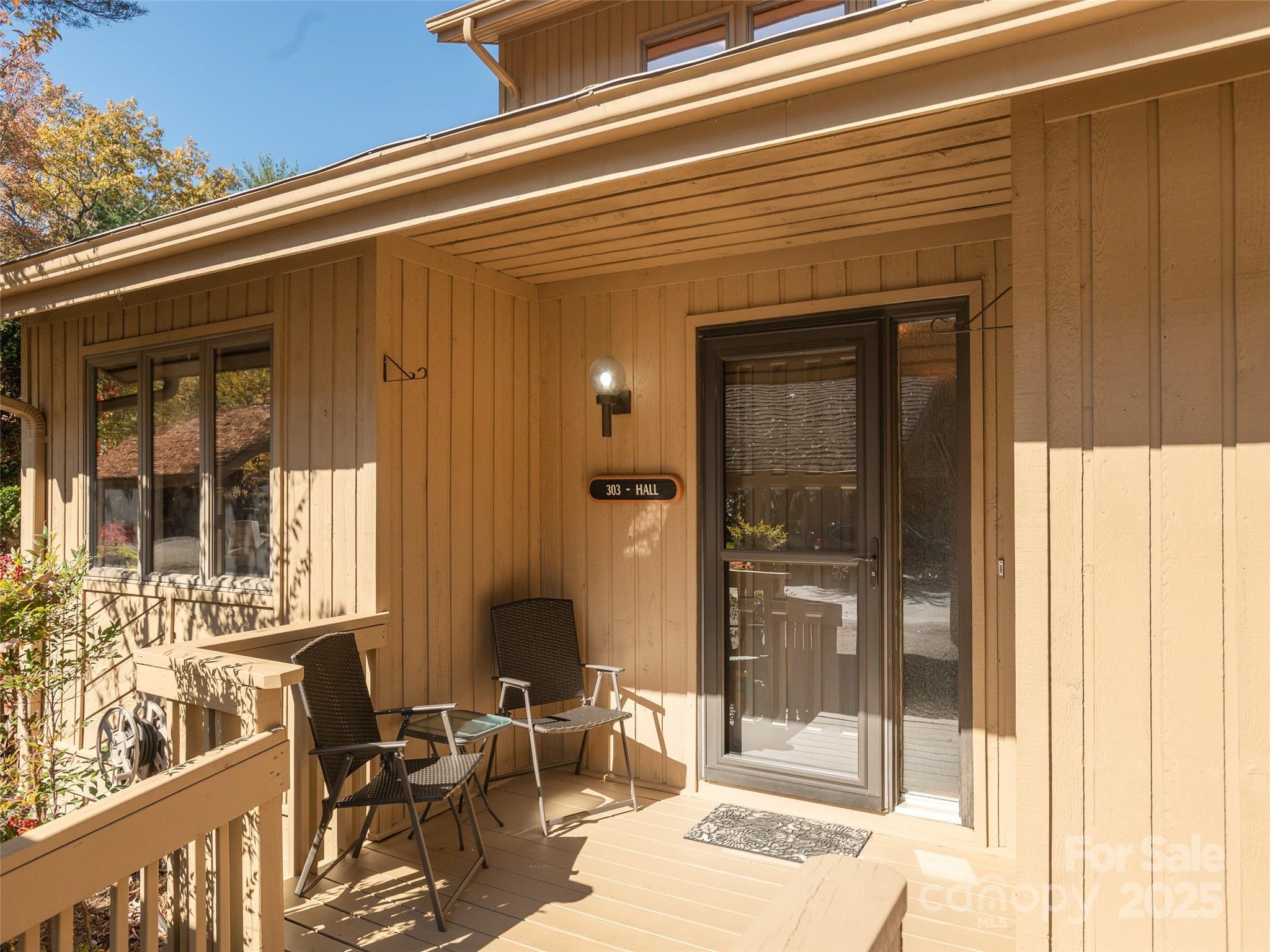 303 N Scarlet Oak Lane