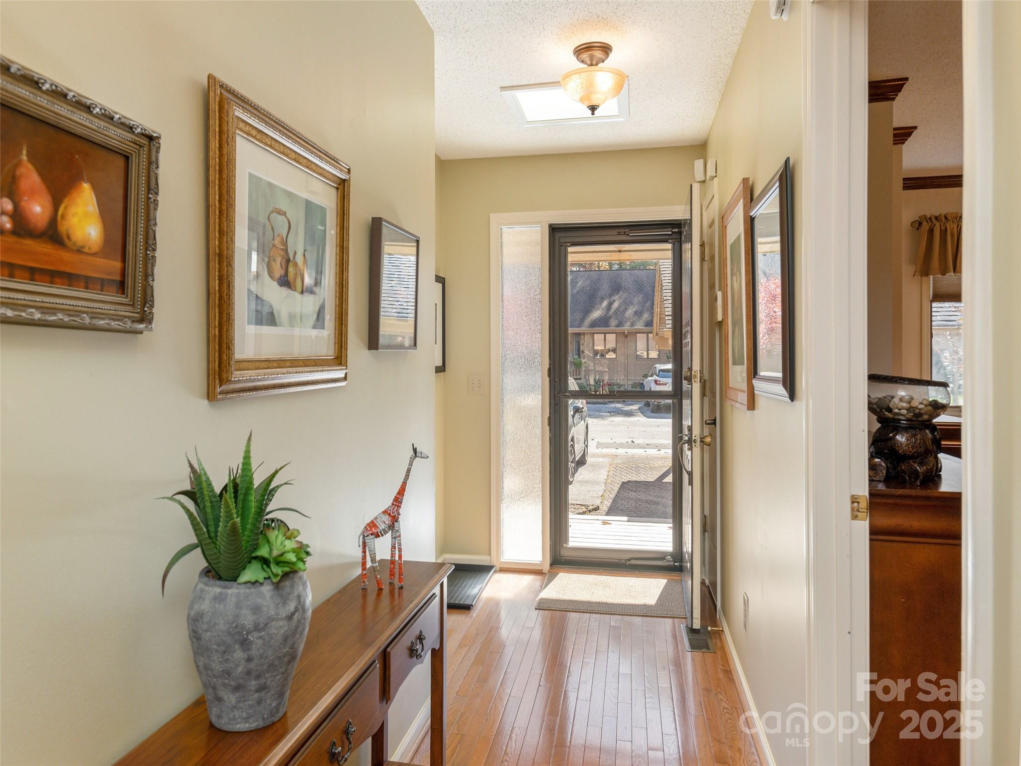 303 N Scarlet Oak Lane