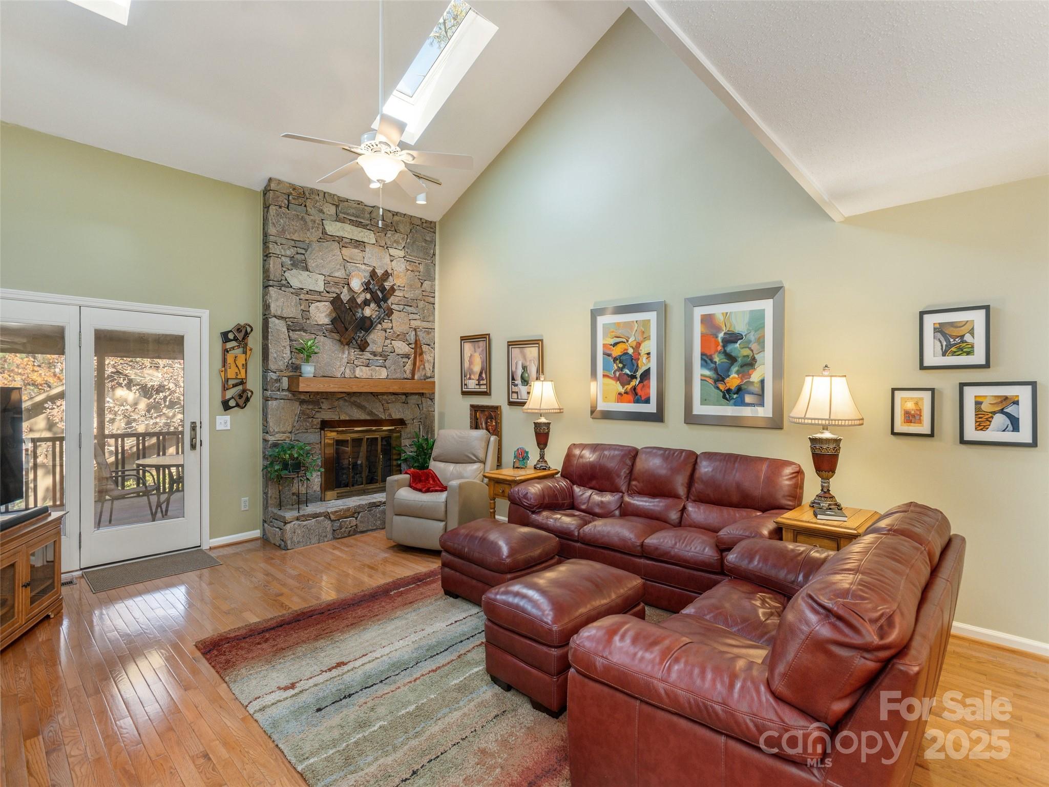 303 N Scarlet Oak Lane