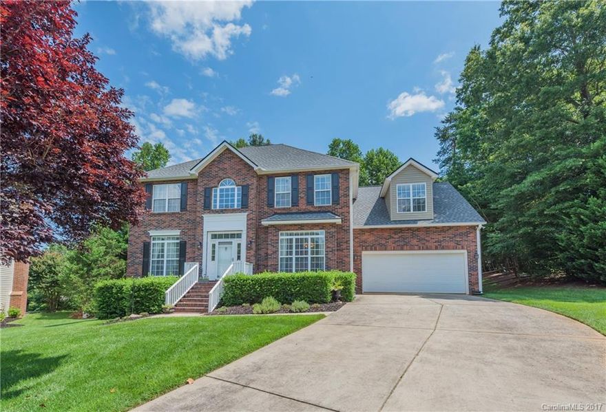Stately 5 bdrm (or 4 & bonus)in desired Knightsbridge with award winning Fort Mill schools. Cul-de-sac location. Formal living and dining.Open plan. 2 sty foyer. Split stairs. Large Great Room. Granite kitchen with island. Hardwoods. Master with luxury bath and custom closet. Generous sec bedrooms. Fenced yard. Private lot w/mature trees, deck and entertaining patio. HVAC: 2012, roof 2011, carpet 2015. Irrigation with separate meter. Move in ready!  Beautiful and updated.