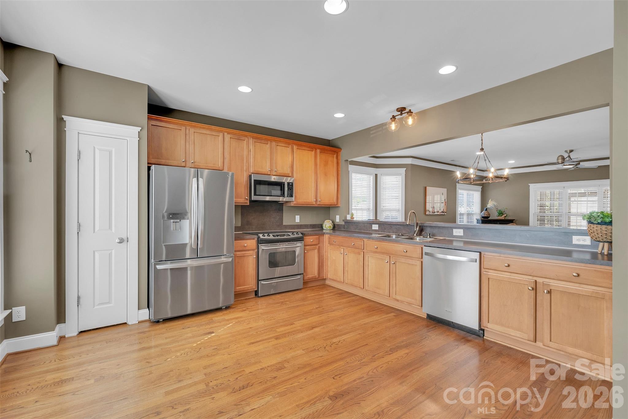 903 White Point Drive