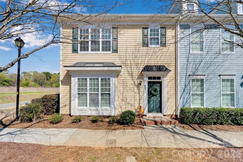Photo of 903 White Point Drive, Huntersville, NC 28078 (MLS # 4358485)