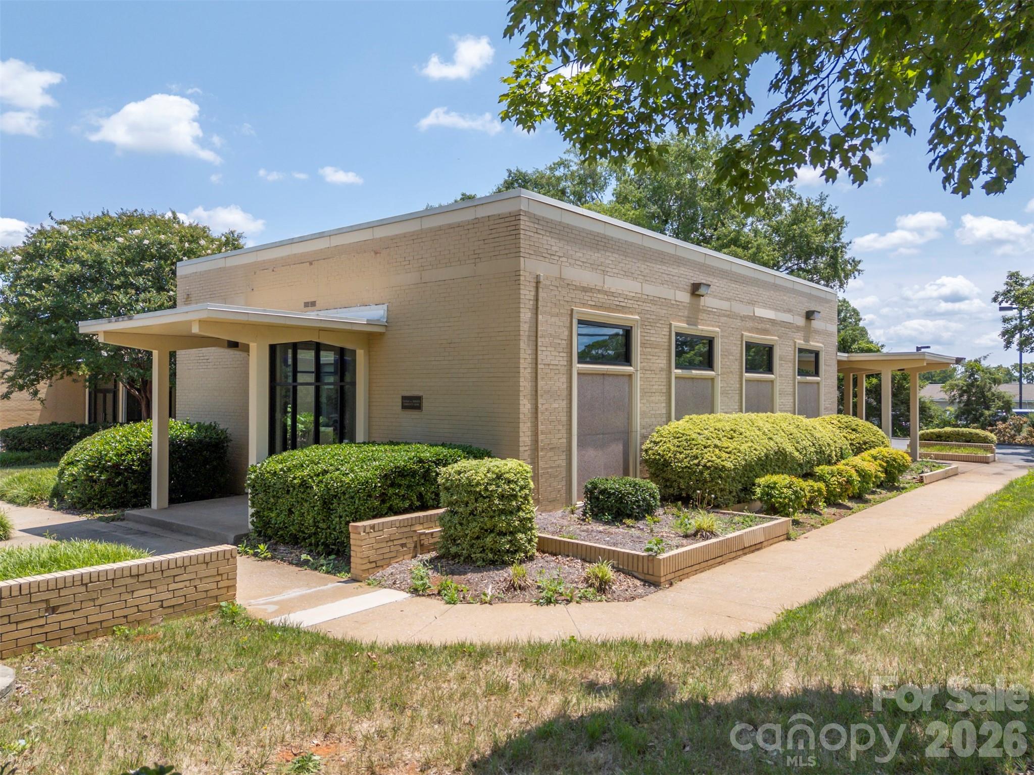 330 W Main Street