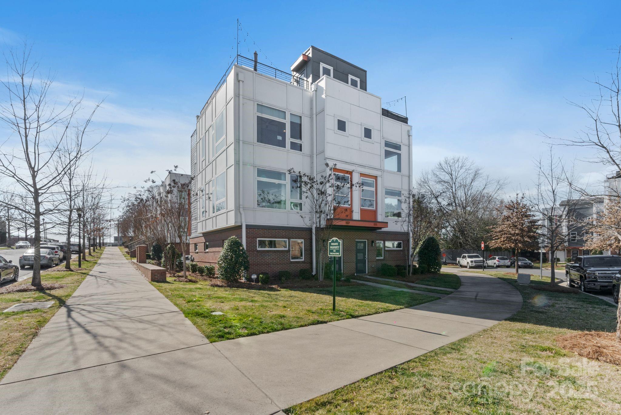107 W Poindexter Drive