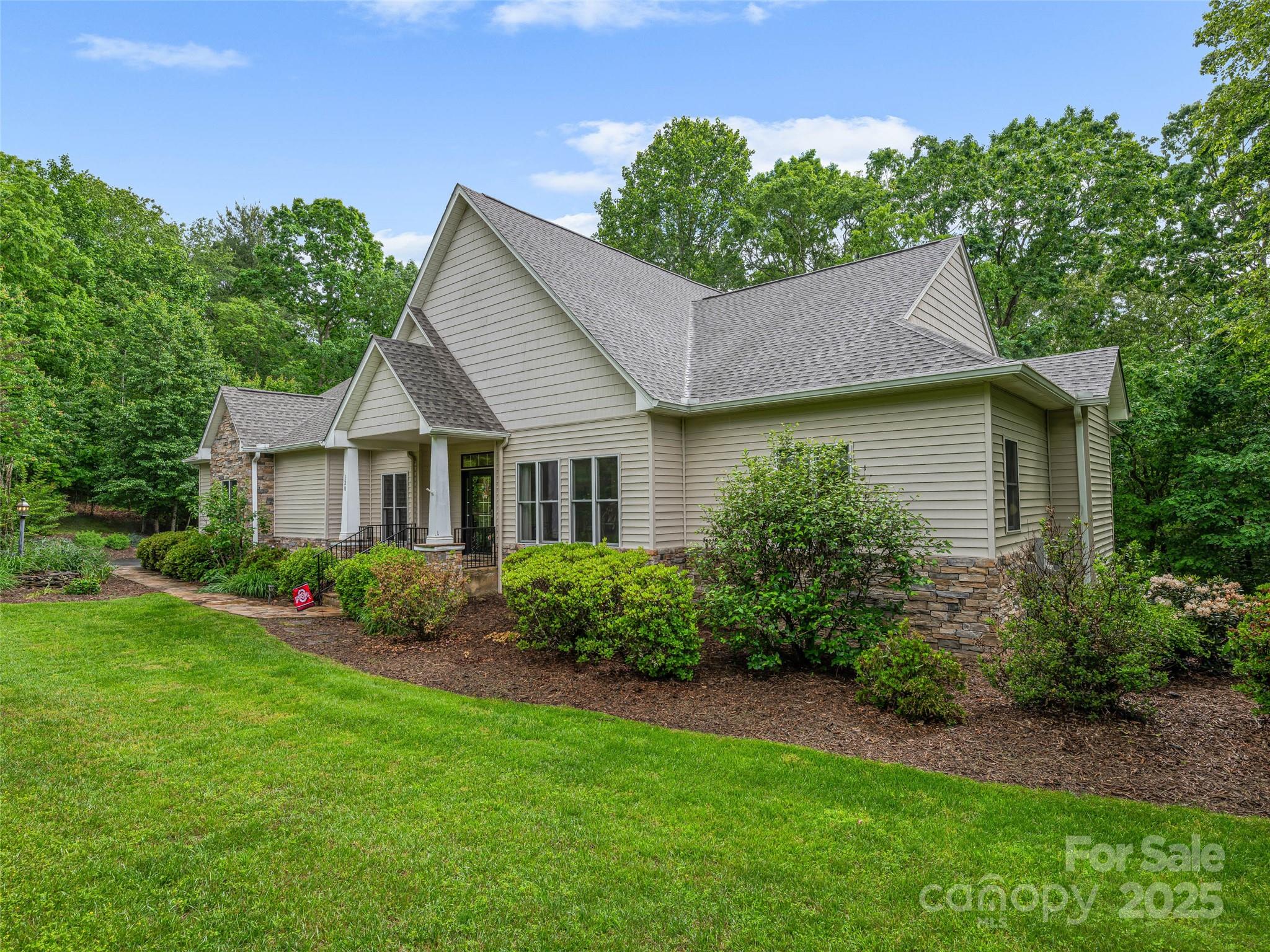 138 Bridlewood Trail