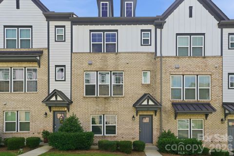 Photo of 507 Upper Stone Circle, Charlotte, NC 28211 (MLS # 4387070)
