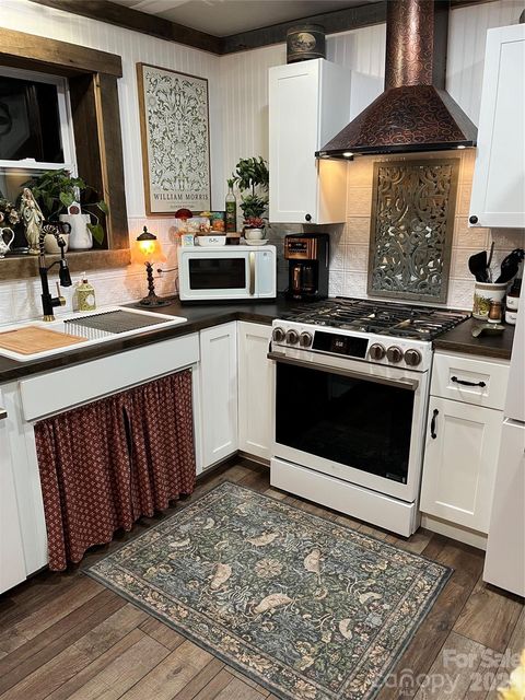 Photo of 1029 Jacks Creek Road, Burnsville, NC 28714 (MLS # 4340460)