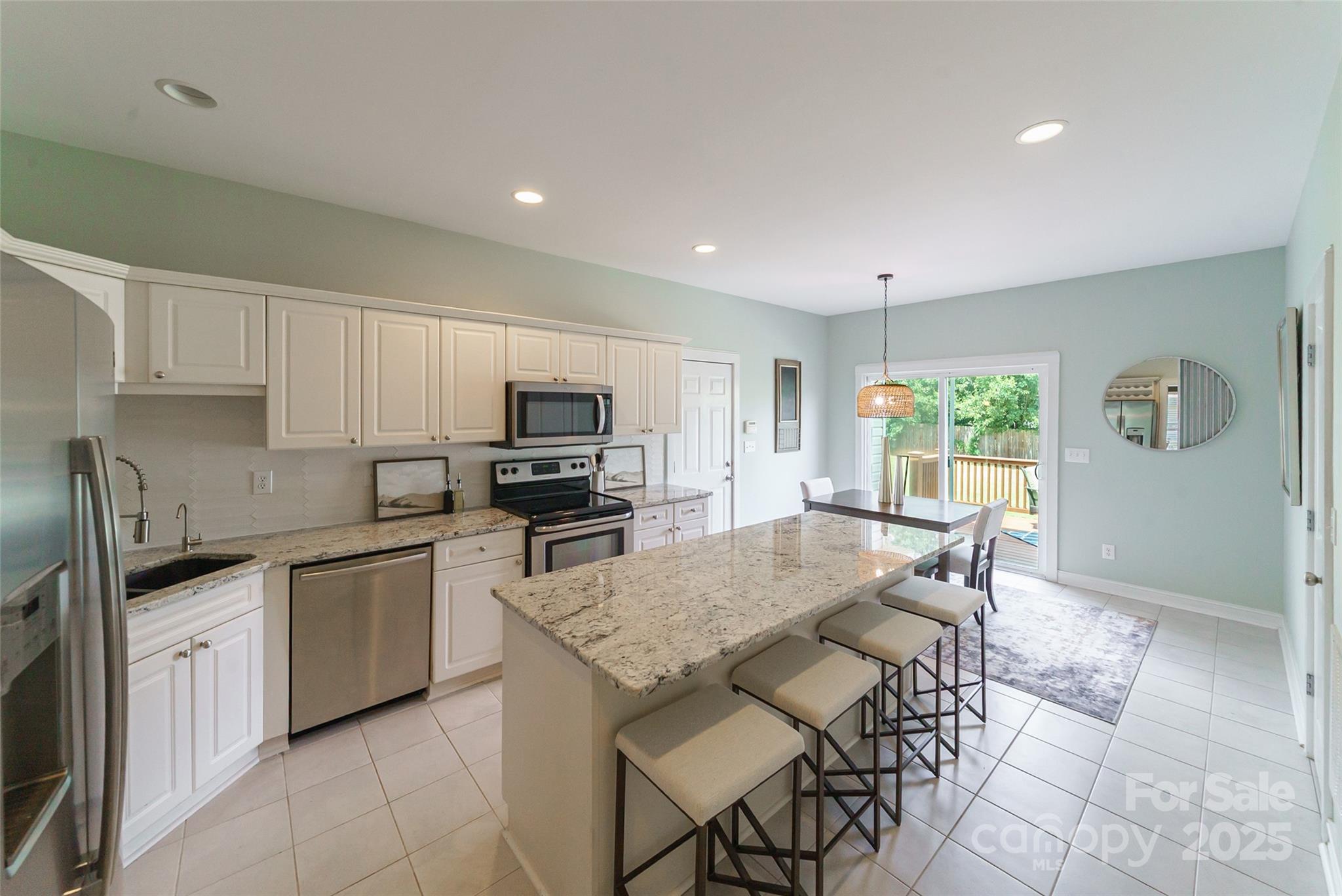 Matthews, North Carolina 28105, United States, 3 Bedrooms Bedrooms, ,3 BathroomsBathrooms,Residential,Active,171512