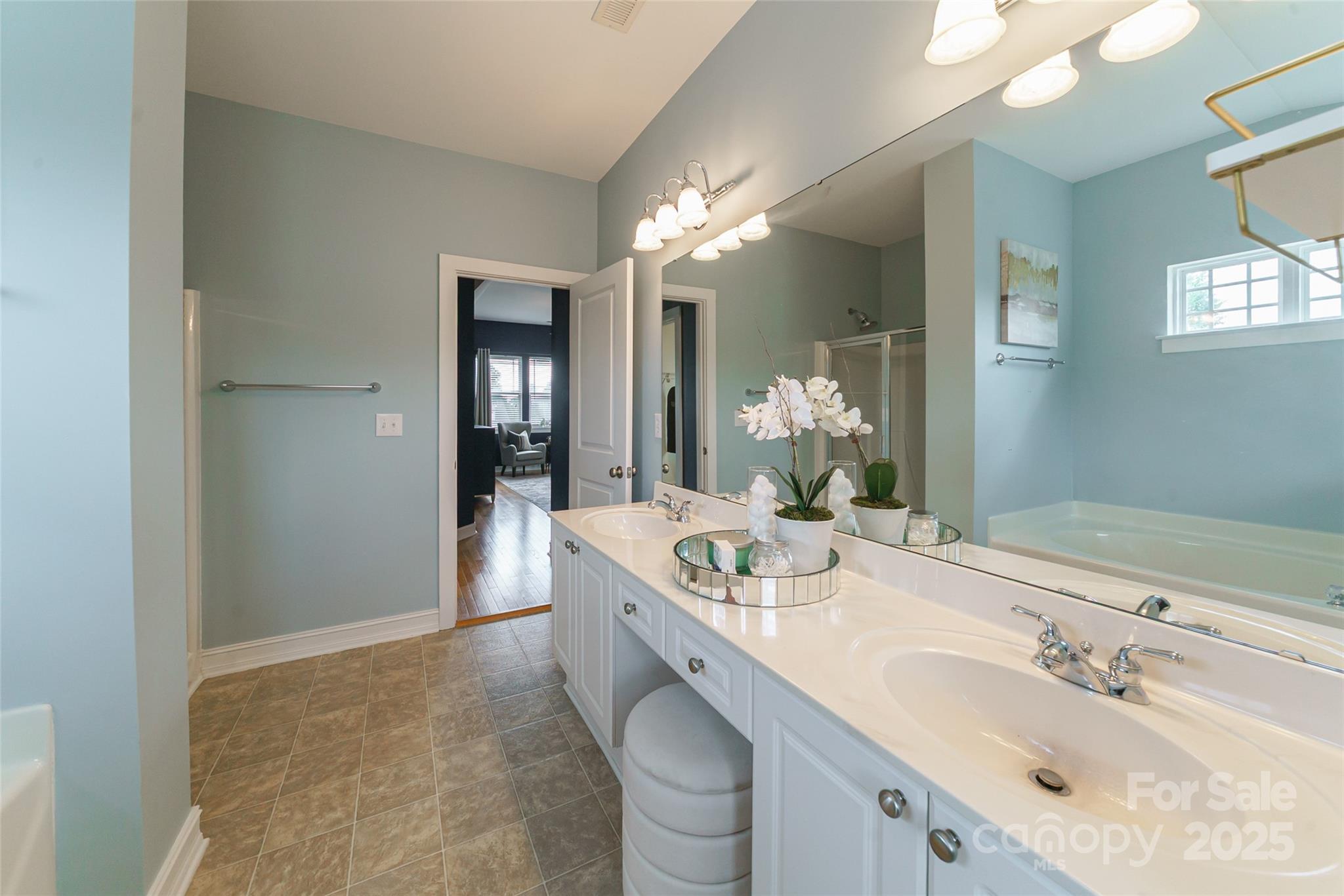 Matthews, North Carolina 28105, United States, 3 Bedrooms Bedrooms, ,3 BathroomsBathrooms,Residential,Active,171512