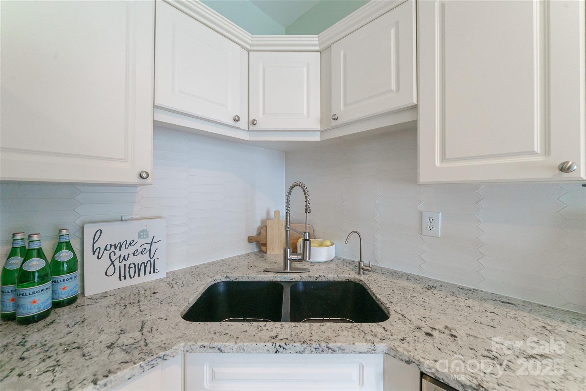 Matthews, North Carolina 28105, United States, 3 Bedrooms Bedrooms, ,3 BathroomsBathrooms,Residential,Active,171512