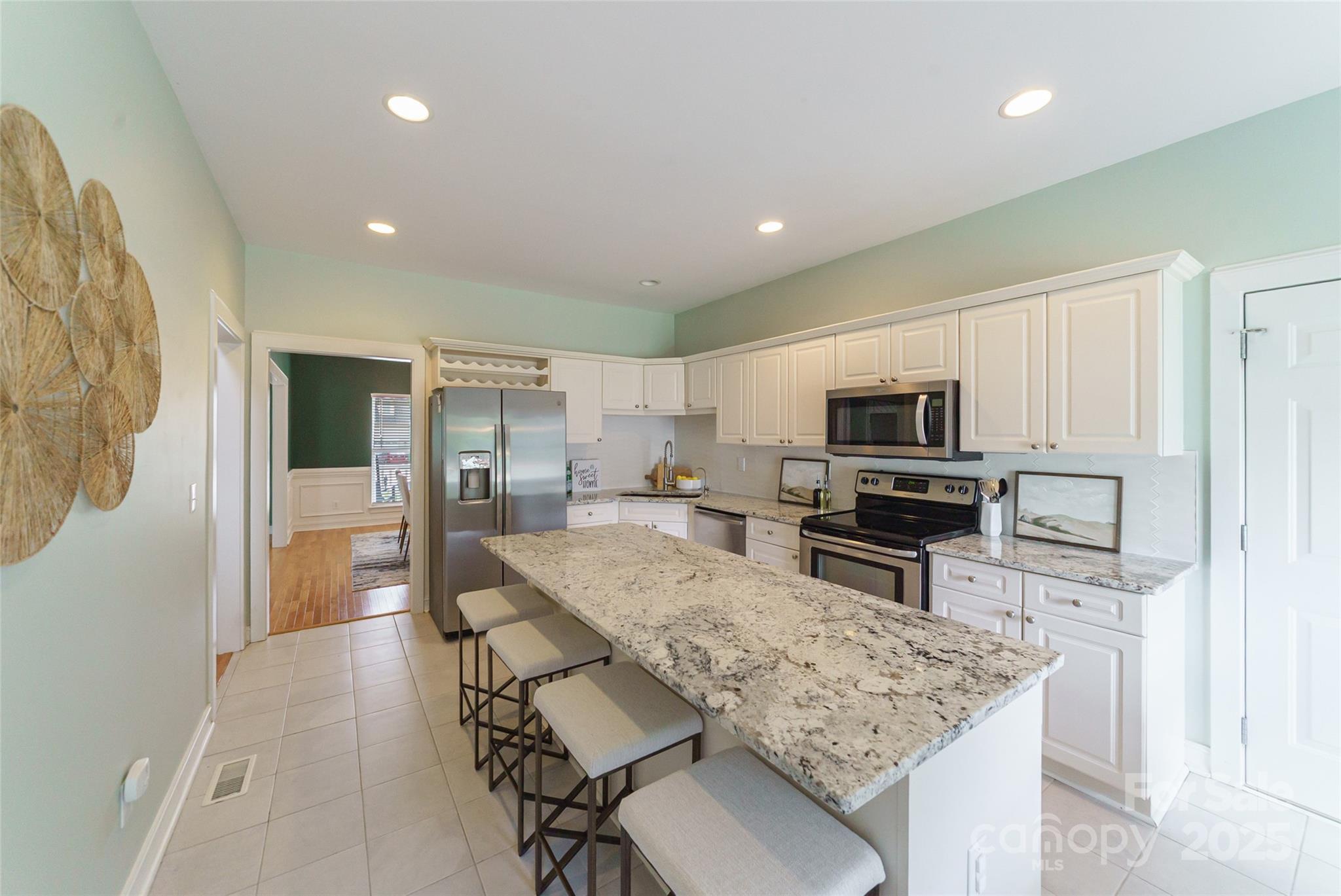 Matthews, North Carolina 28105, United States, 3 Bedrooms Bedrooms, ,3 BathroomsBathrooms,Residential,Active,171512