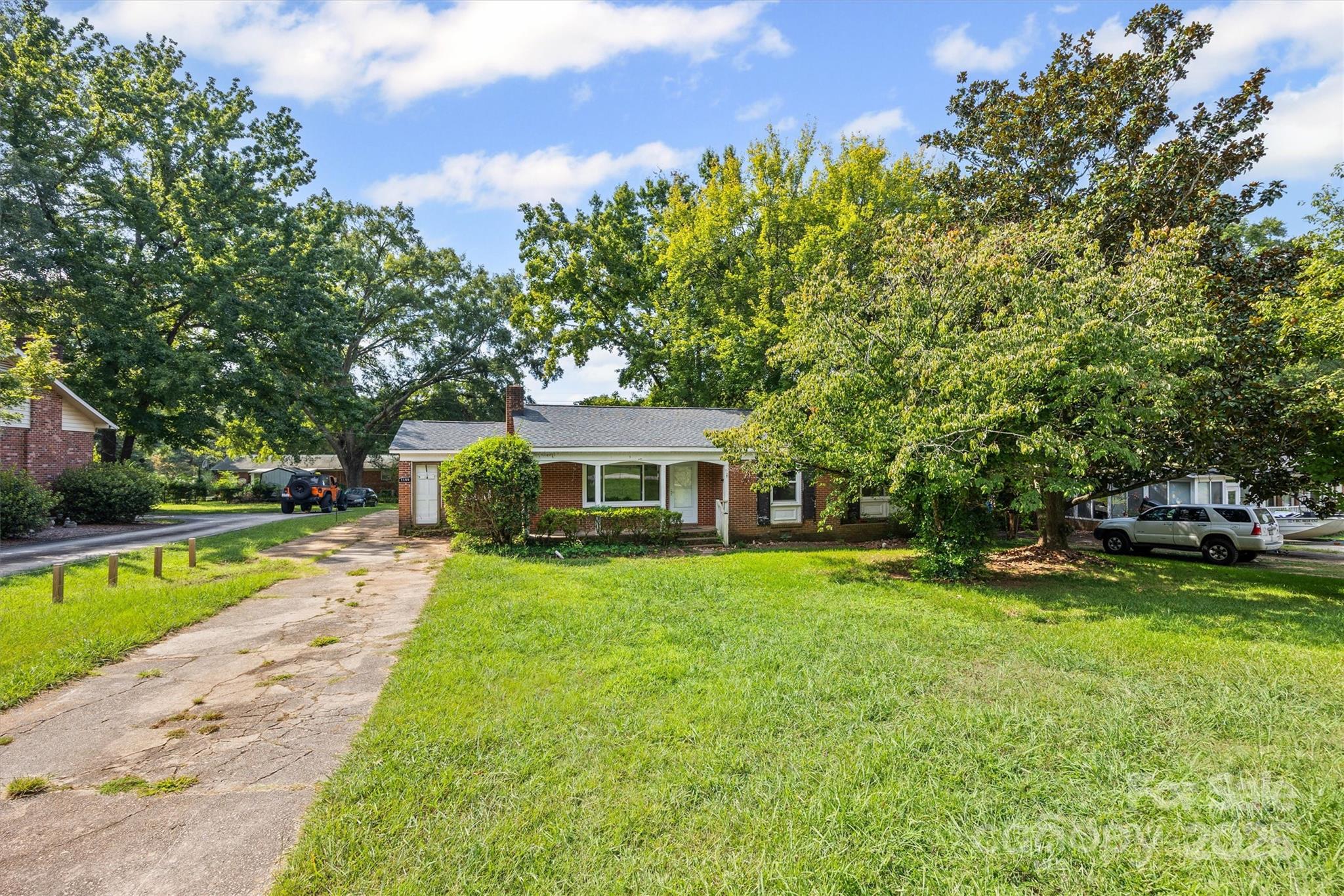 1109 W Edgemont Drive