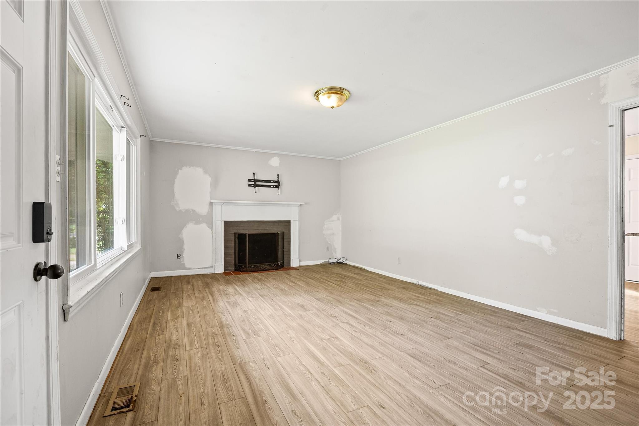 1109 W Edgemont Drive