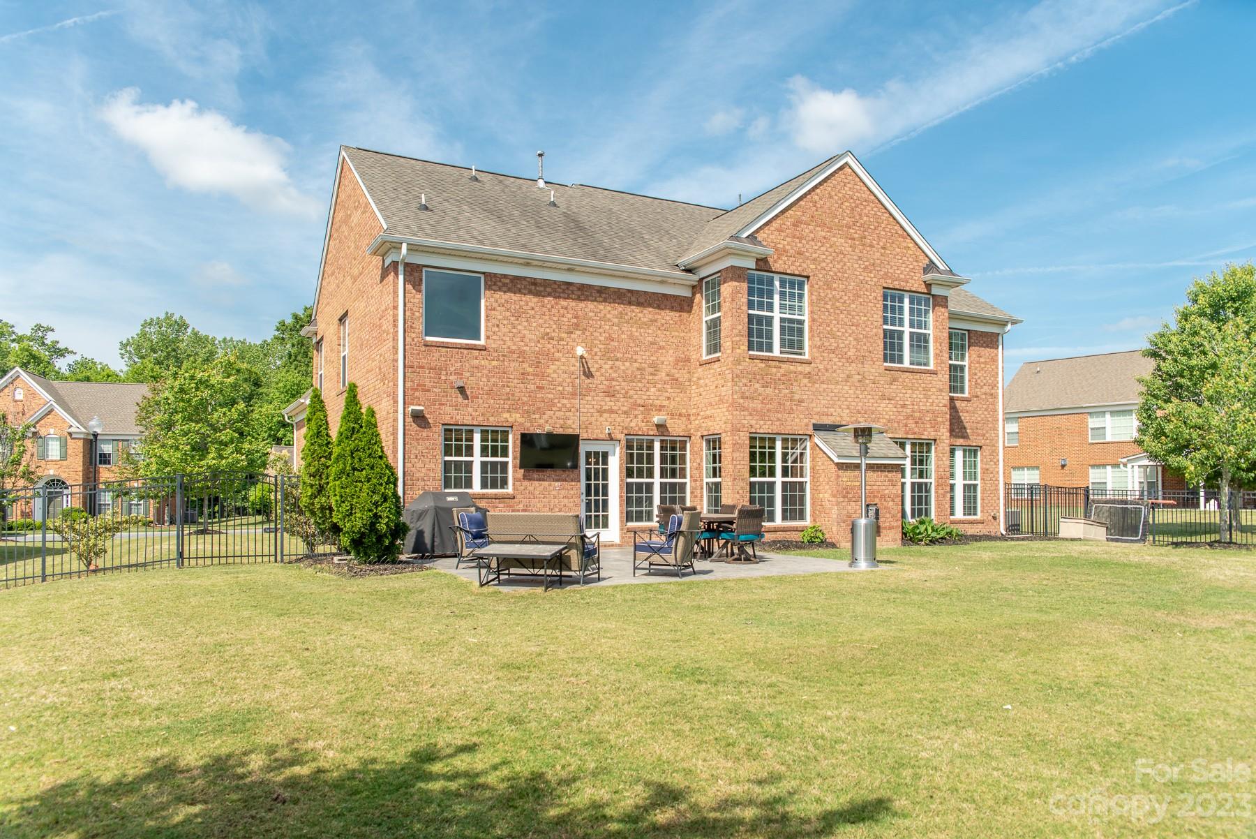 The Chimneys Of Marvin - Residential