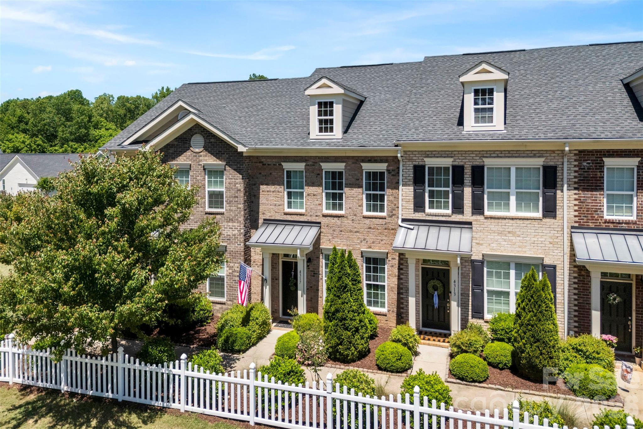 4317 Courtly Lane