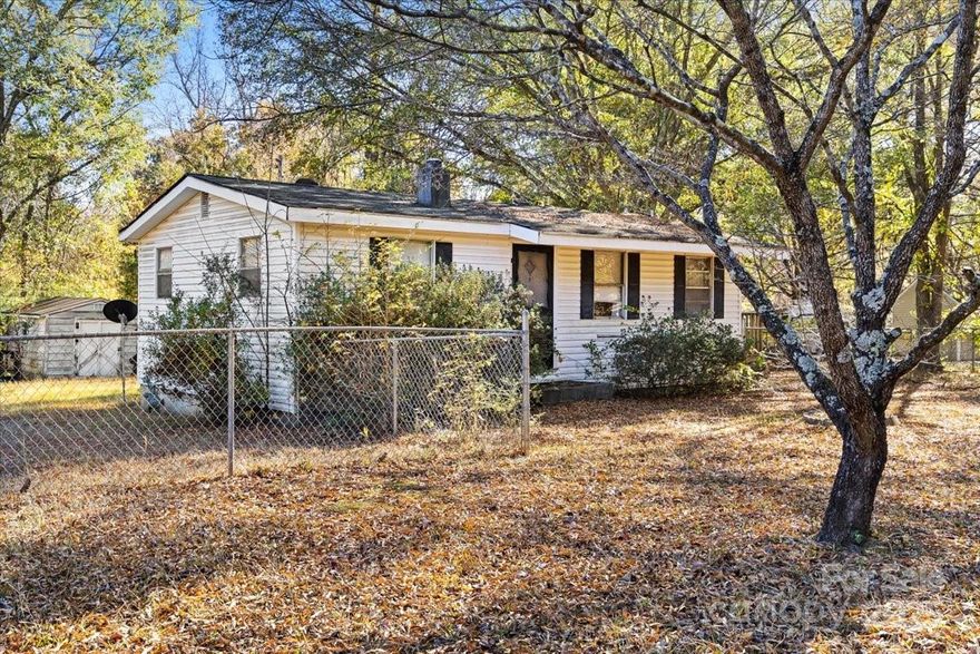 Rare opportunity in Fort Mill — 3-bedroom, 1-bath home on a 1.02-acre lot, just minutes from grocery stores, shopping, and everyday conveniences. 

Sold as-is. Seller has never lived in the property. Property has been vacant and utilities are currently off.