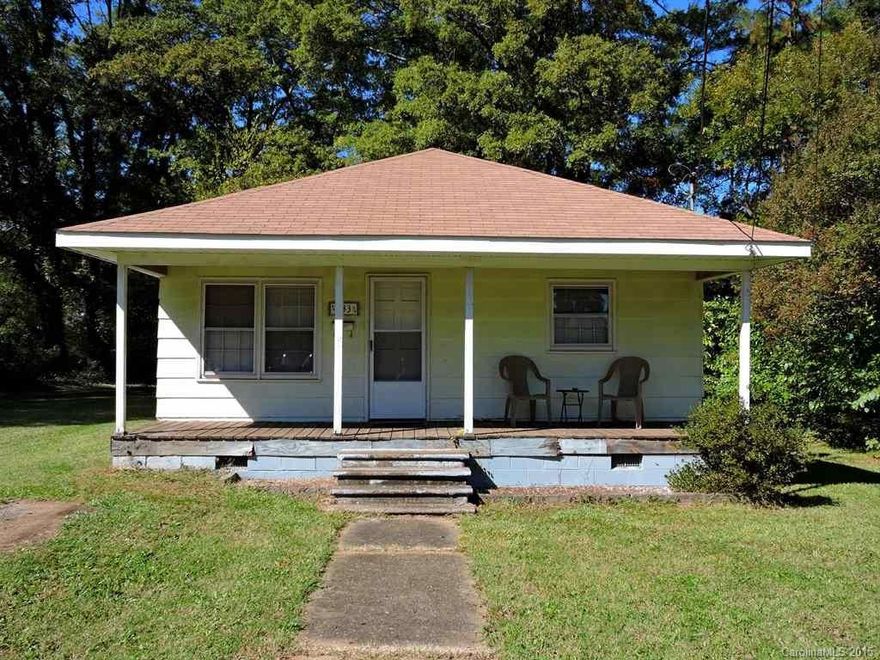 Good starter home, downsize, or investment property conveniently located near uptown Rock Hill, York Tech, & Confederate Park.  Nice front porch, neighborhood sidewalks, double lot w/ fenced back yard & detached shop. Exposed hardwood floors in living room. Home addition includes dining room/laundry room combo w/ closet, plus 3rd bedroom. Gas wall furnace & window AC. Includes Parcel #627-02-02-003.