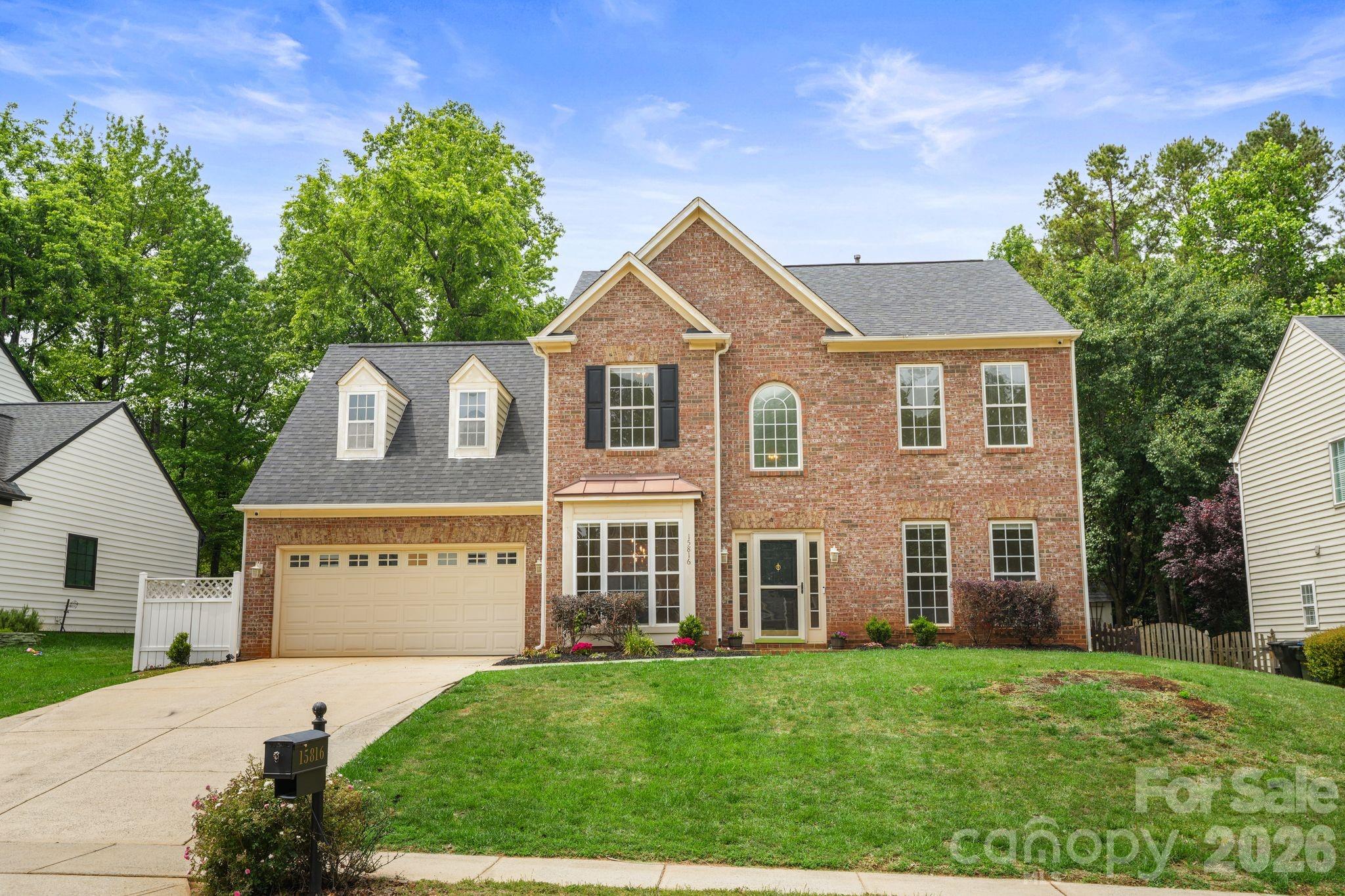 15816 Gathering Oaks Drive