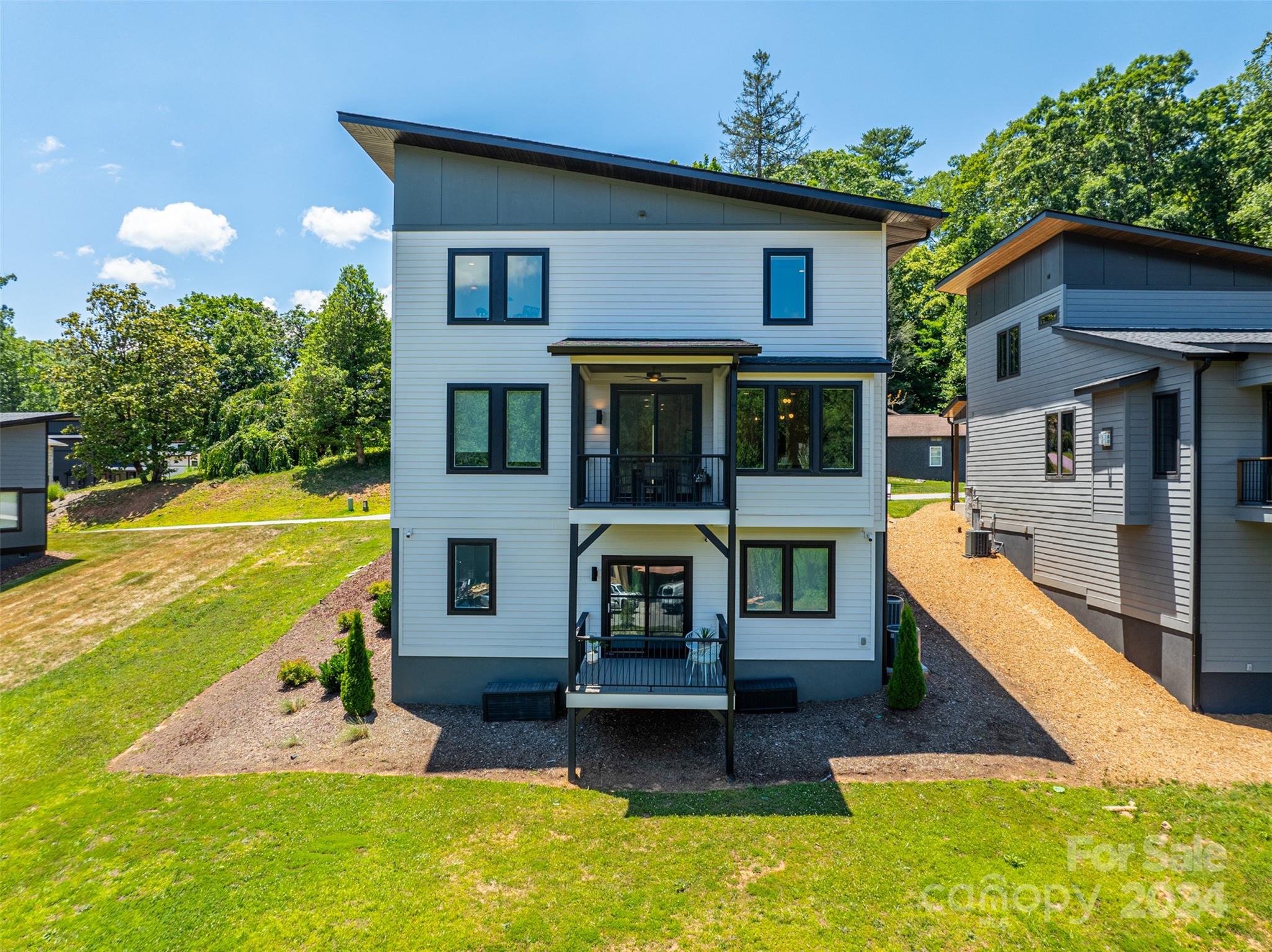 303 Iron Ridge Loop