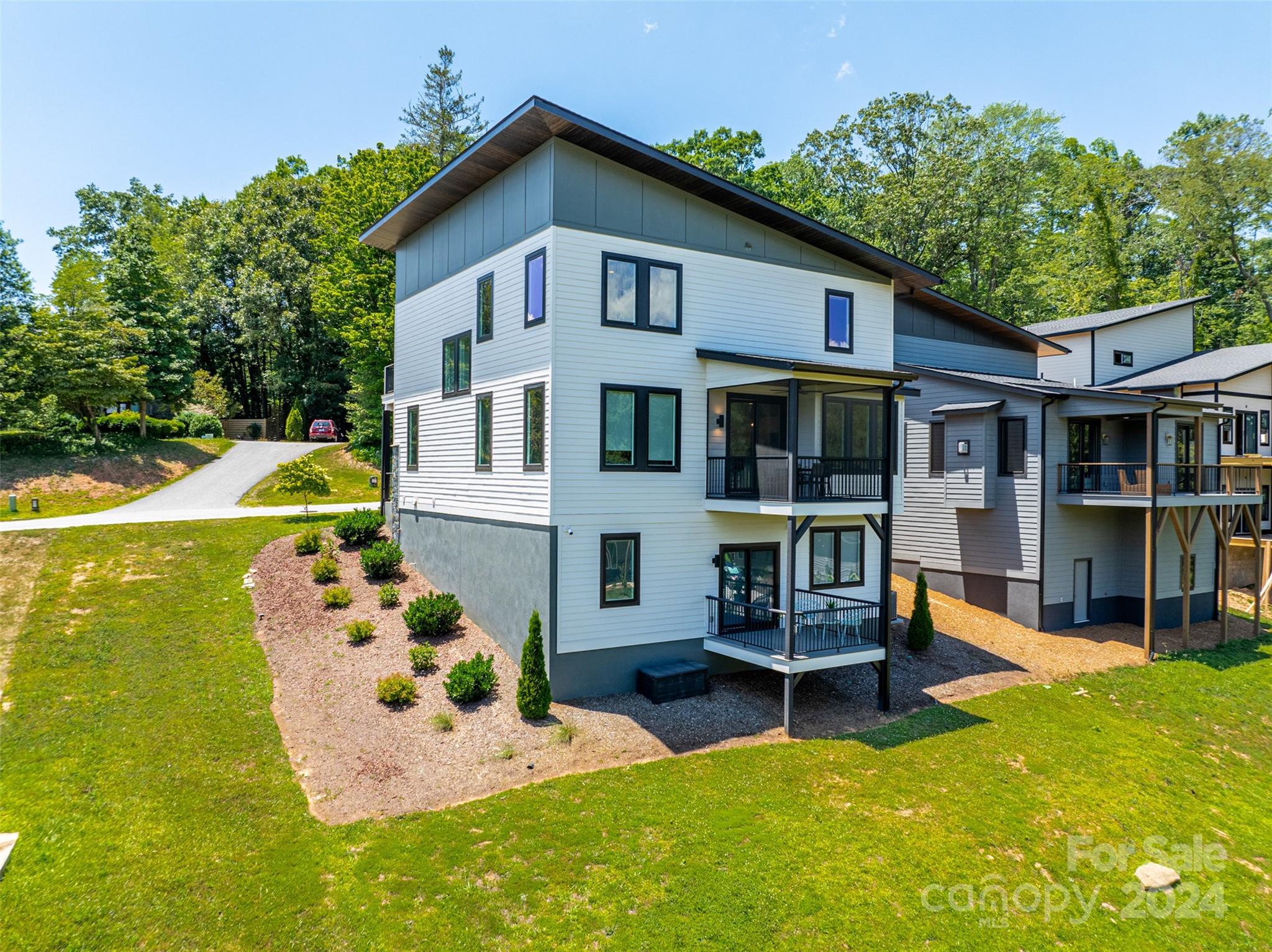 303 Iron Ridge Loop