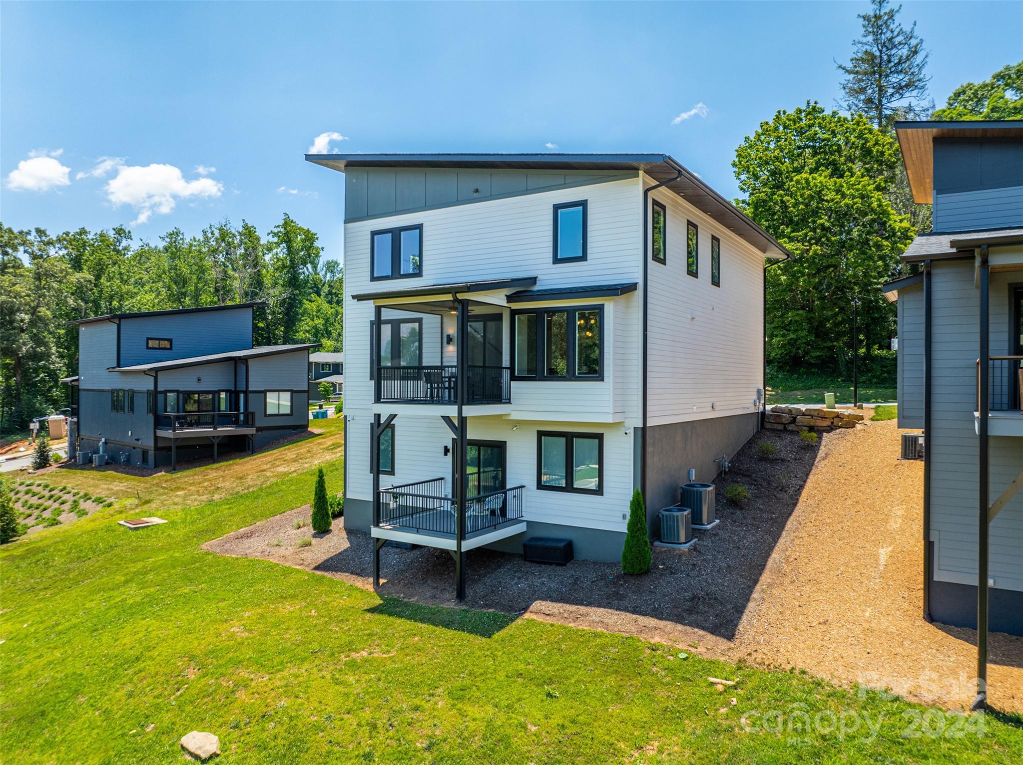 303 Iron Ridge Loop