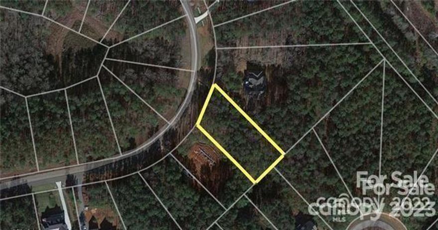 Discover Riverchase Estates, a gated 2,000 acre community of estate homesites just 30 minutes from Charlotte, NC on the
shores of the Catawba River. This is your opportunity to own the homesite of your dreams at a tremendous value.
Riverchase Estates Offers:500 Acre Nature Preserve, Low Taxes, Buy Now, Build Later. Bring your own Builder. Wooded &
Waterfront Lots, Luxurious Amenity Center w/ Resort Style, Pool, Playground, Basketball/Tennis Courts, Canoeing,
Kayaking and more.