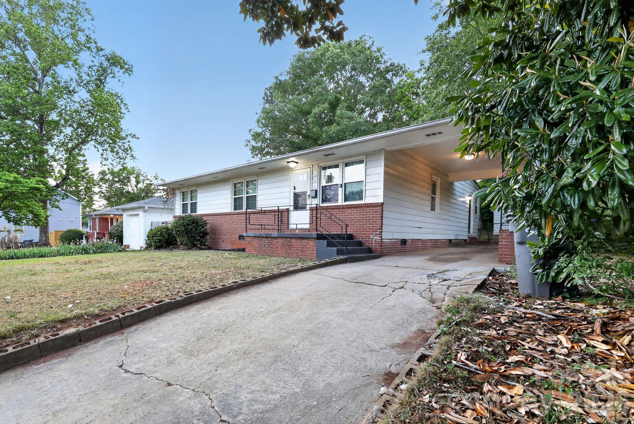 220 Woodview Avenue