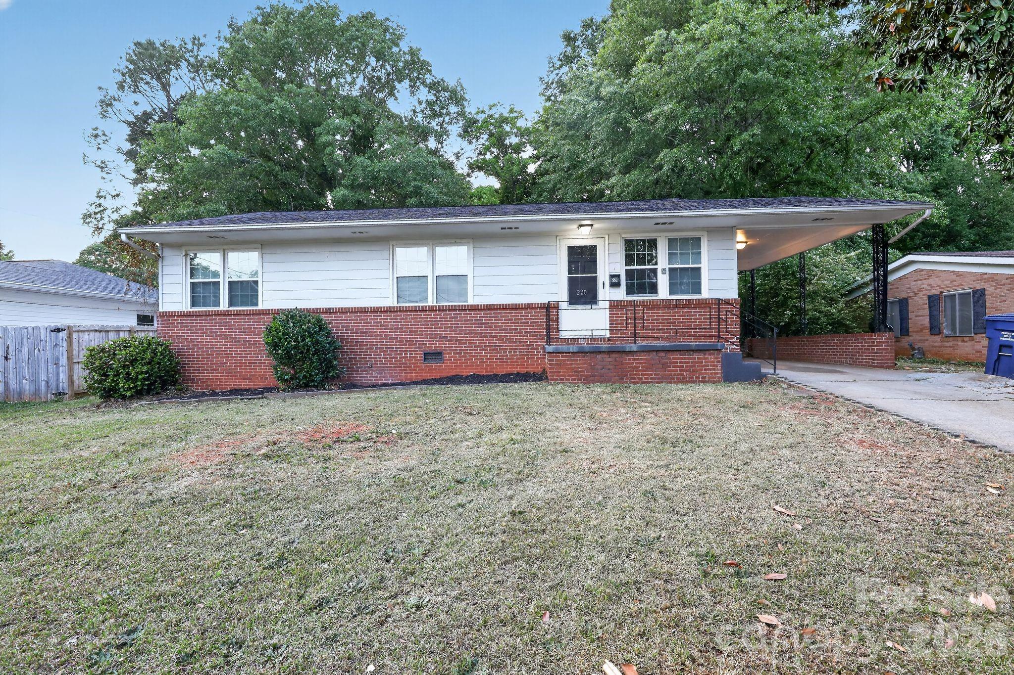 220 Woodview Avenue
