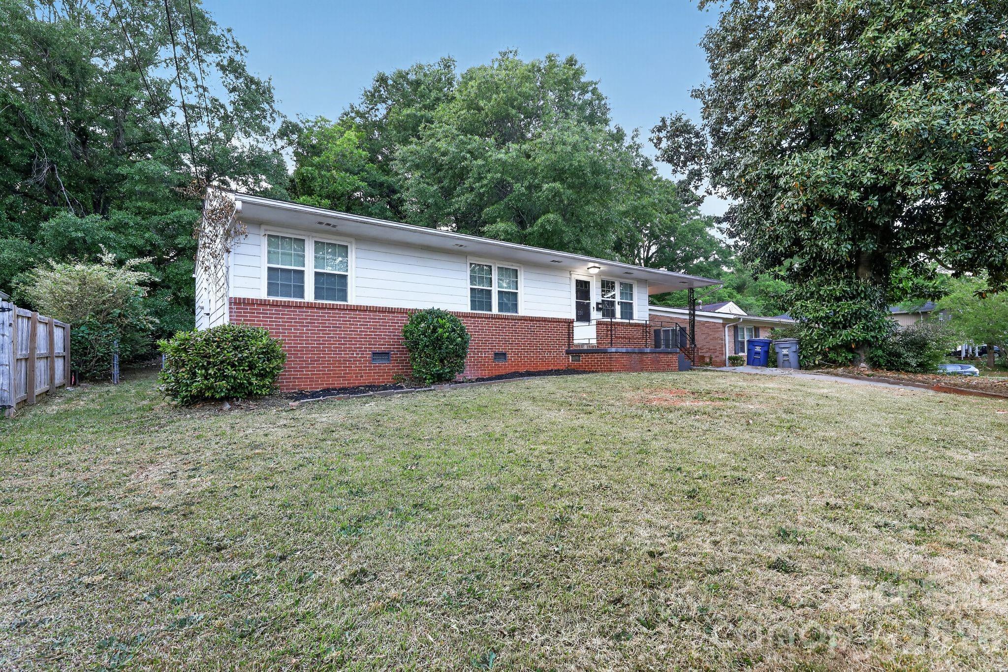 220 Woodview Avenue