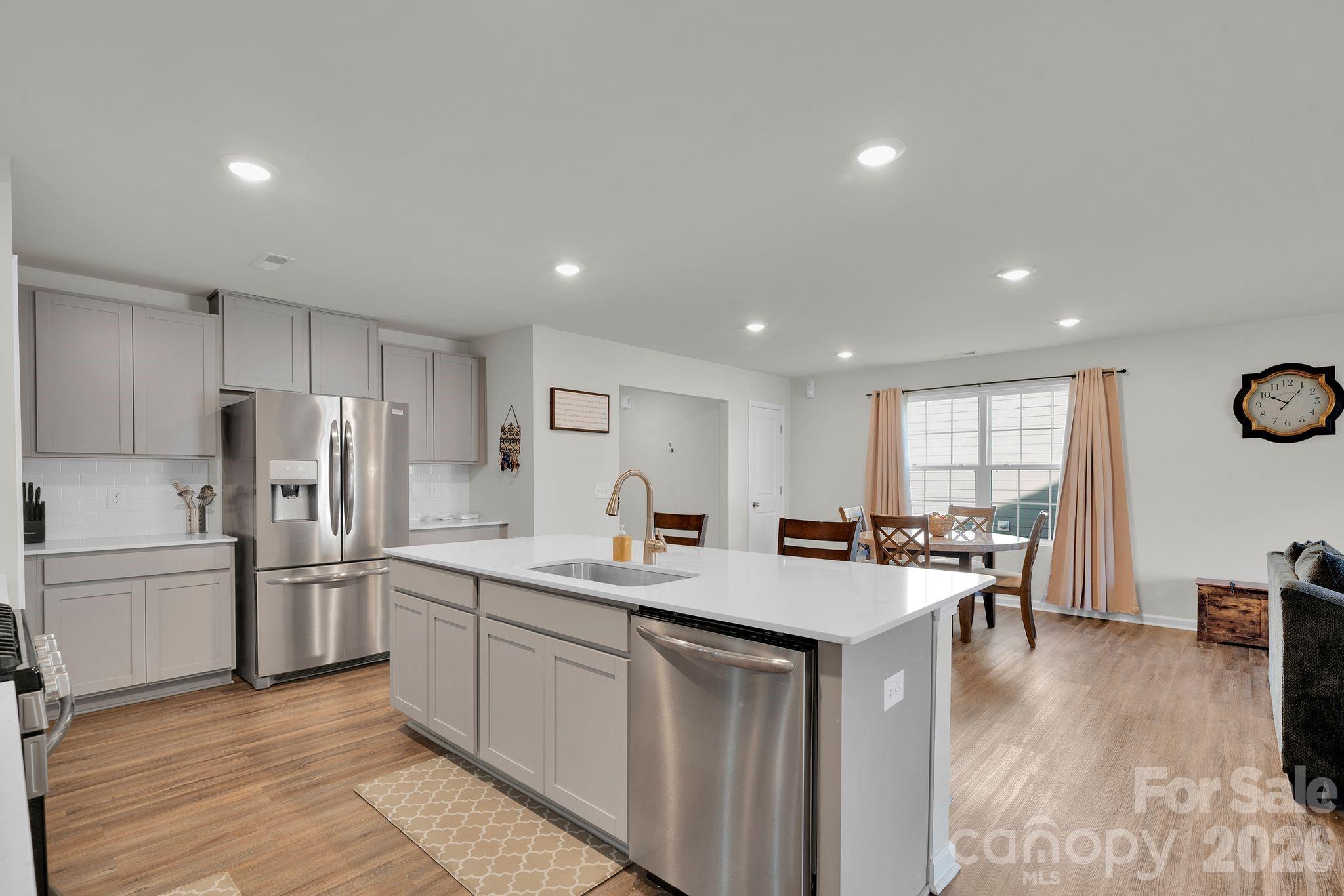 1212 Roundhill Court