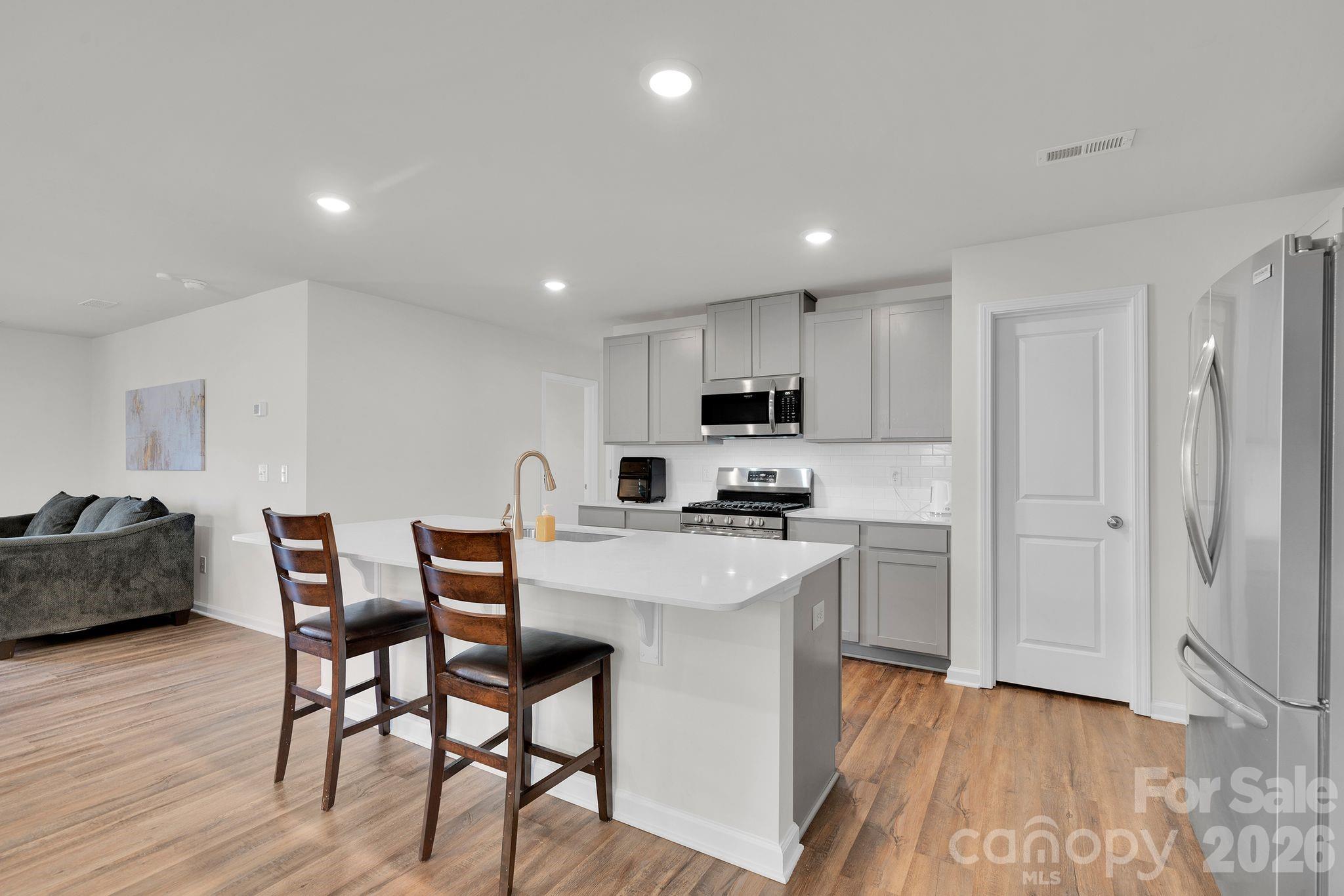 1212 Roundhill Court