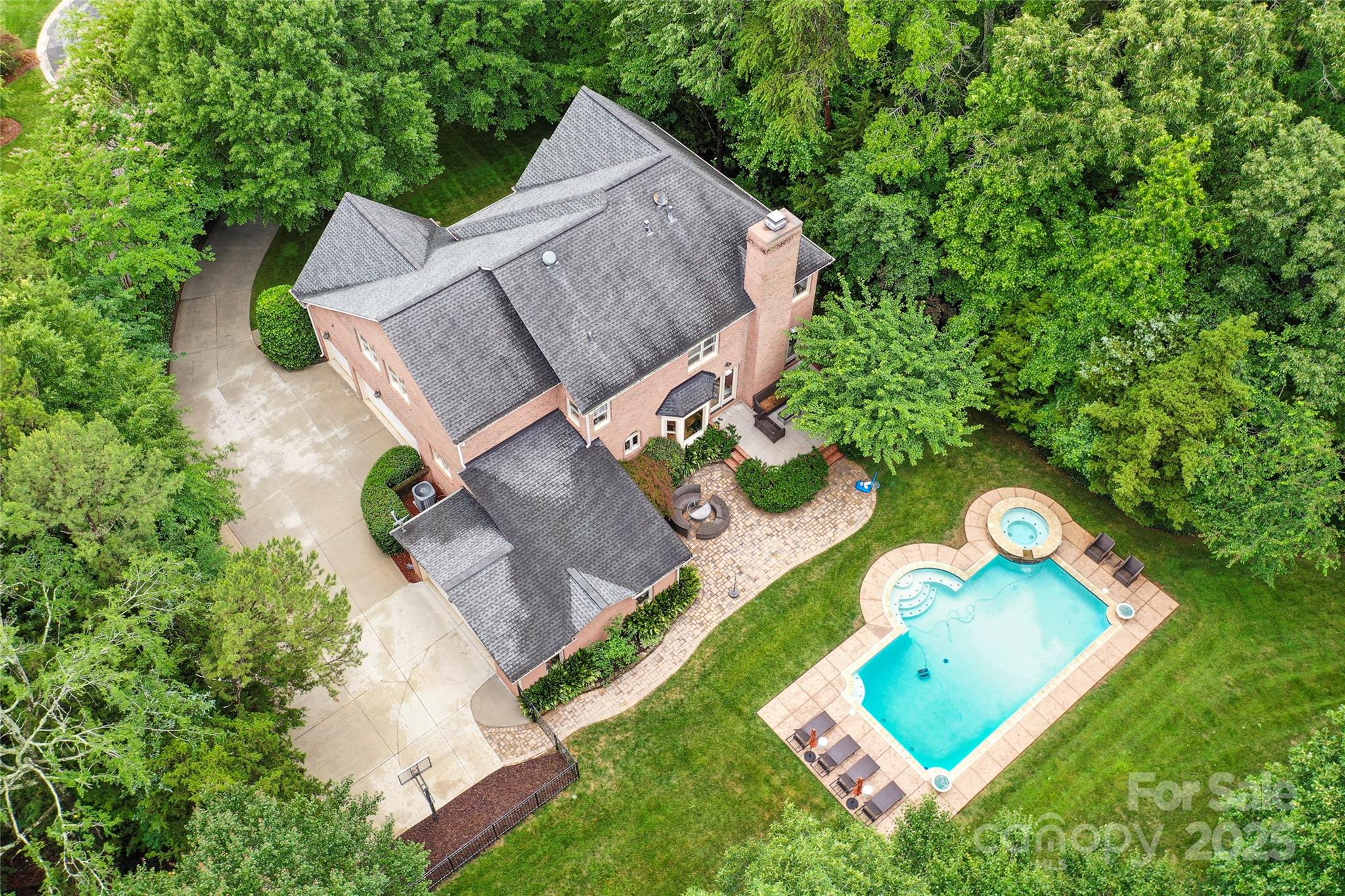 552 Wyndham Lane
