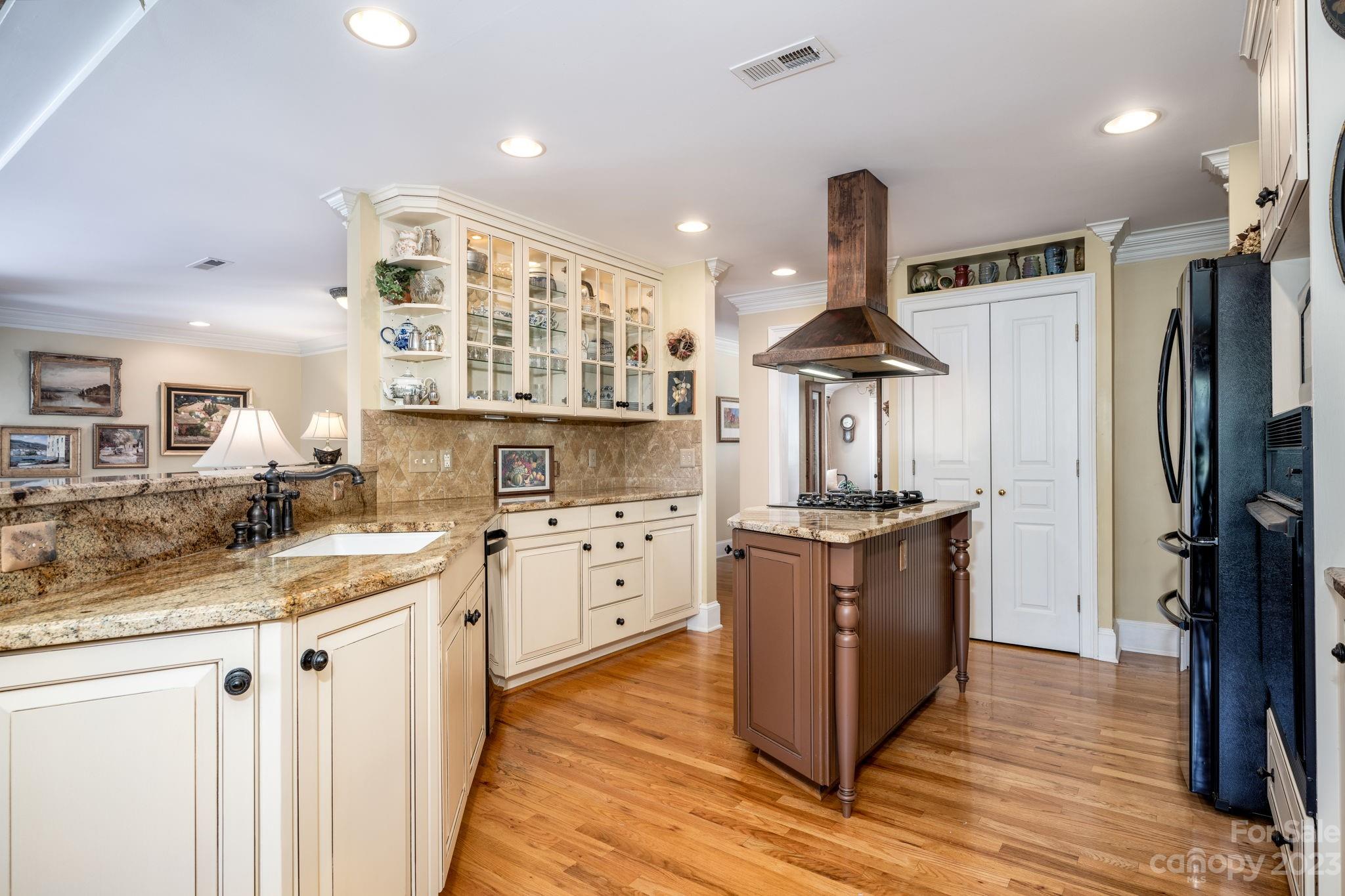 Yachtman Shores - Residential