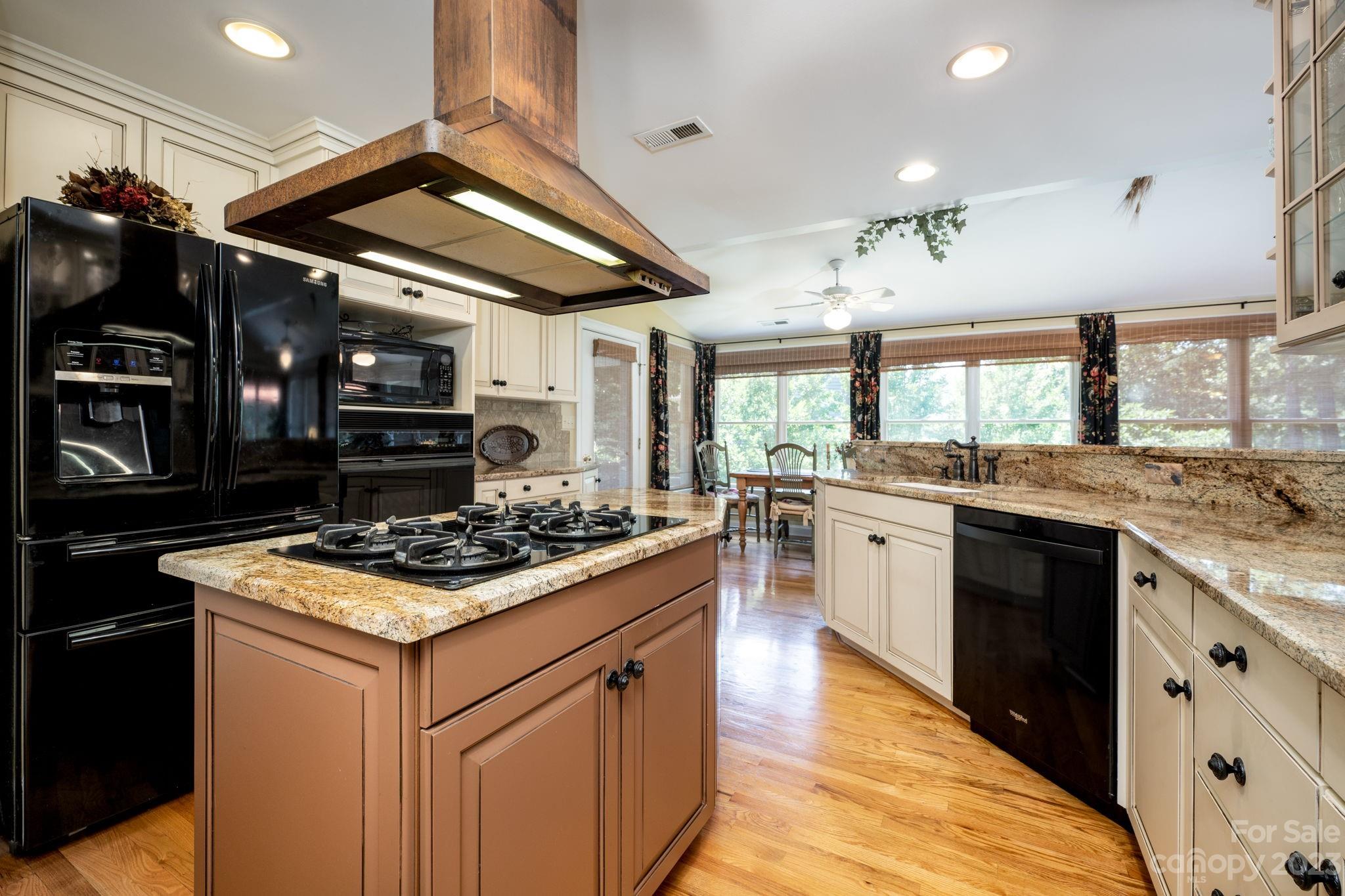 Yachtman Shores - Residential